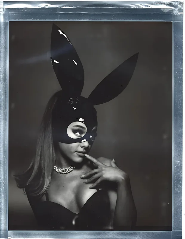 Ariana Grande photo 20 of 3118