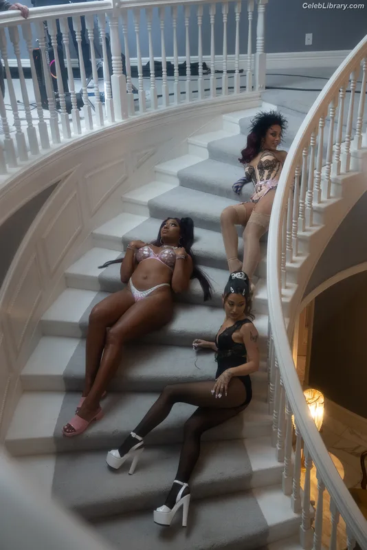 Ariana Grande photo 21 of 3118