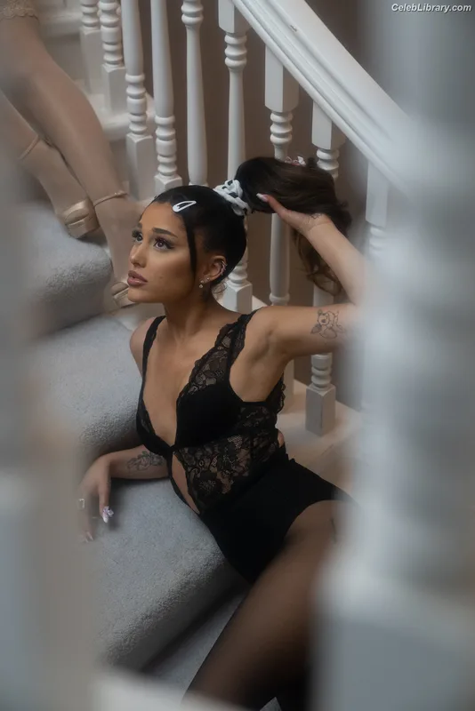 Ariana Grande photo 15 of 3118