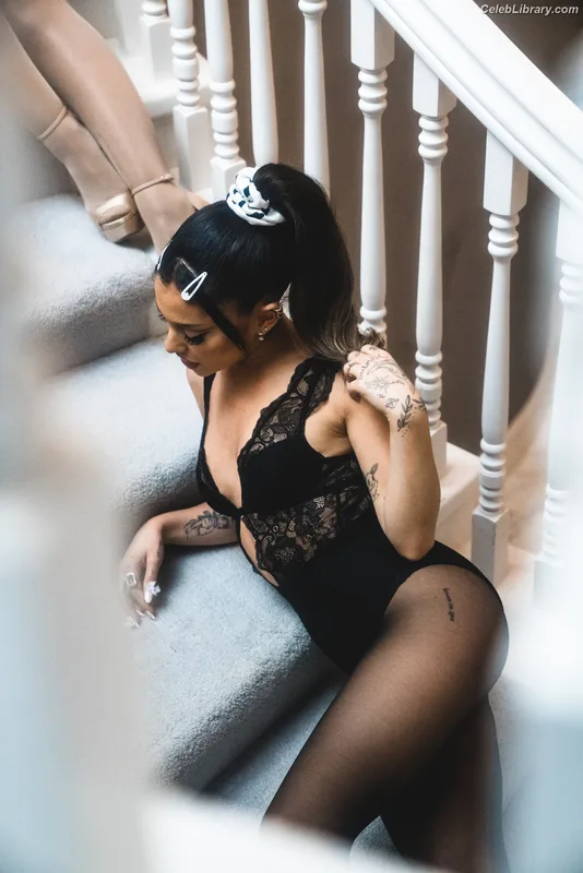 Ariana Grande photo 18 of 3118