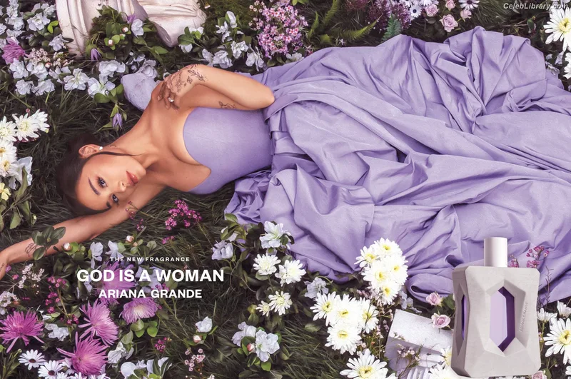 Ariana Grande photo 5 of 3118