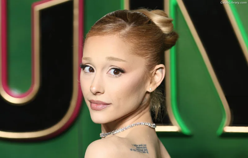 Ariana Grande photo 16 of 3118