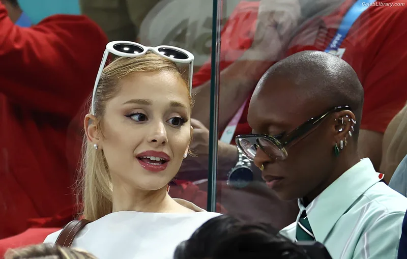 Ariana Grande photo 17 of 3118