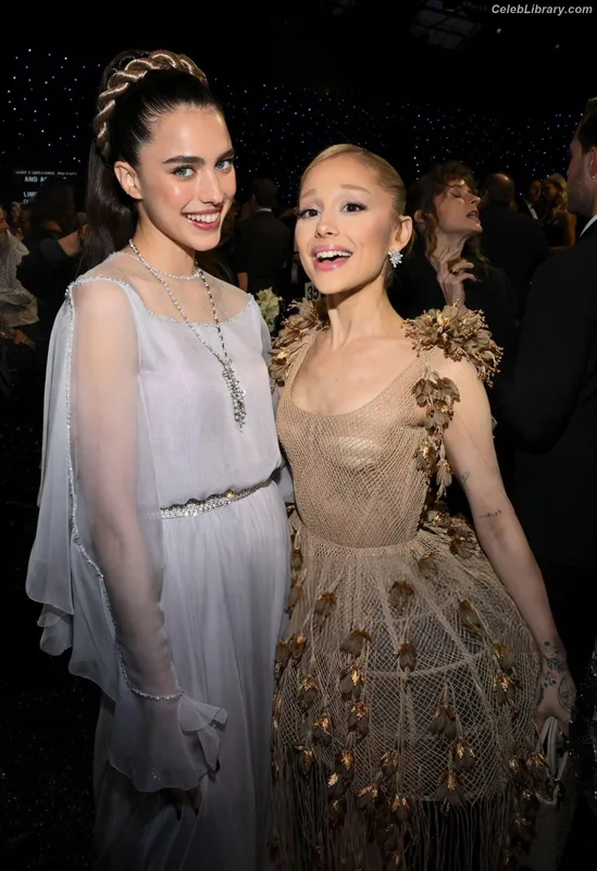 Ariana Grande photo 14 of 3118