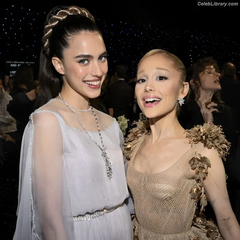 Ariana Grande photo 16 of 3118