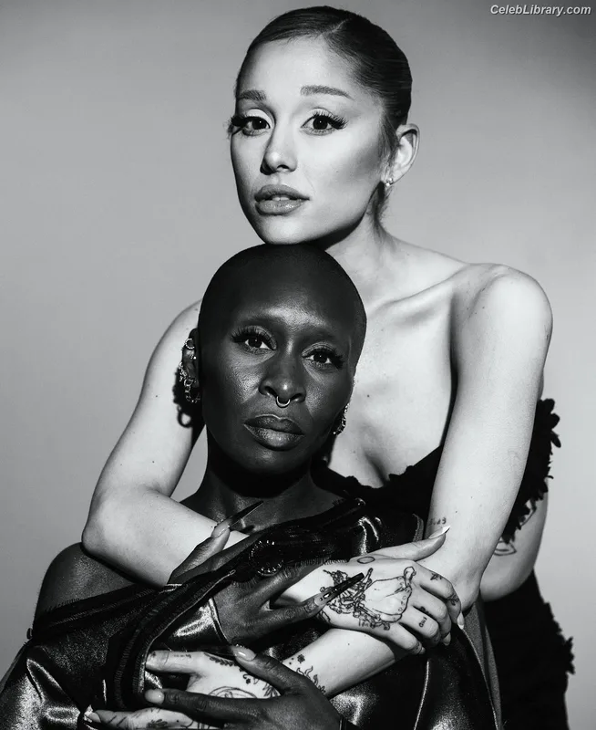 Ariana Grande photo 7 of 3118