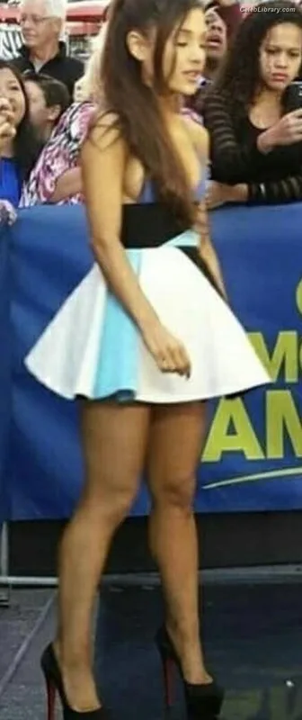 Ariana Grande photo 18 of 3118