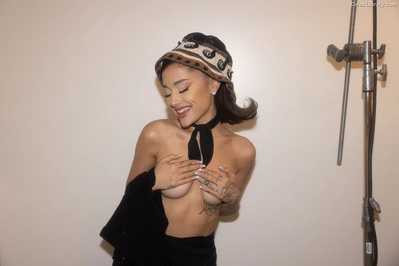 Ariana Grande photo 9 of 3118