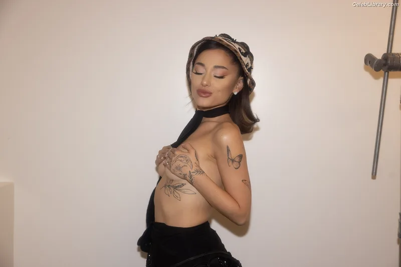 Ariana Grande photo 11 of 3118