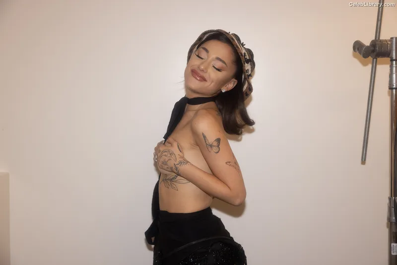 Ariana Grande photo 12 of 3118
