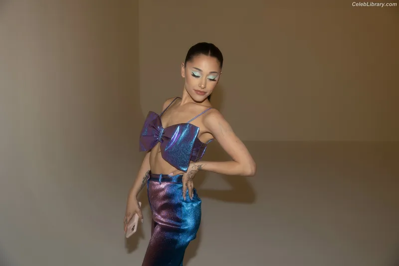 Ariana Grande photo 5 of 3118