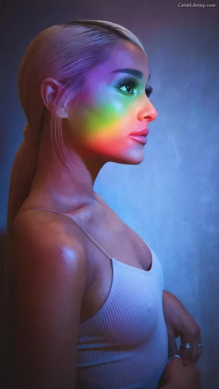 Ariana Grande photo 12 of 3118