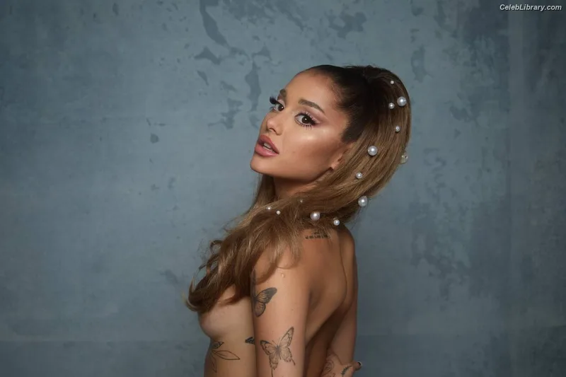 Ariana Grande photo 24 of 3118