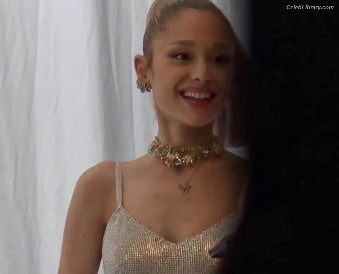 Ariana Grande photo 21 of 3118