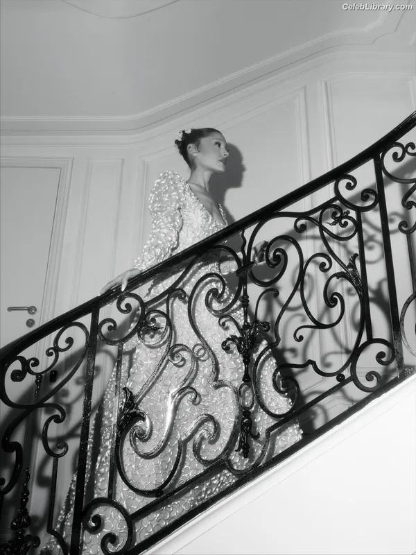 Ariana Grande photo 1 of 3118