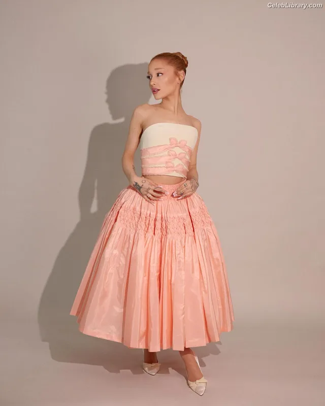 Ariana Grande photo 18 of 3118