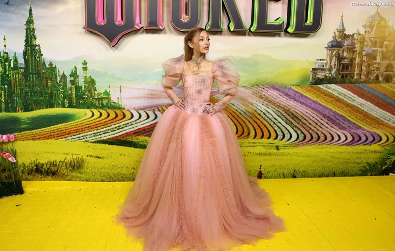 Ariana Grande photo 14 of 3118