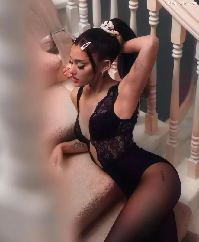 Ariana Grande photo 21 of 3118