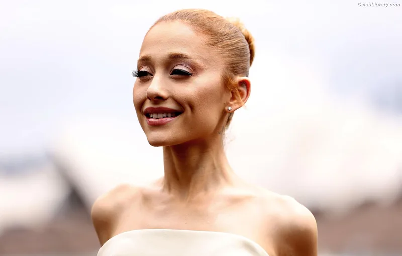 Ariana Grande photo 5 of 3118