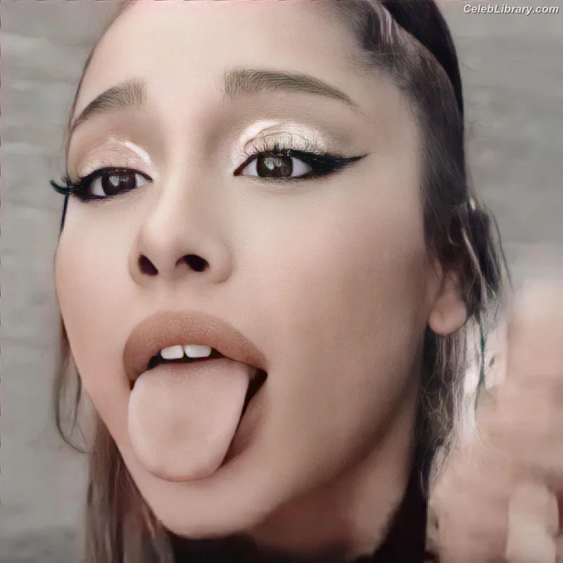 Ariana Grande photo 13 of 3118