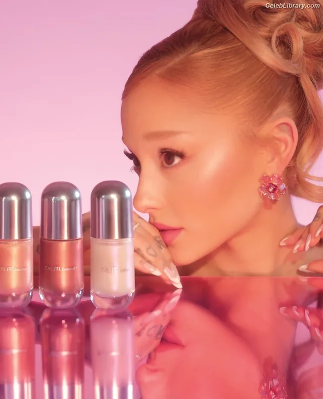 Ariana Grande photo 14 of 3118