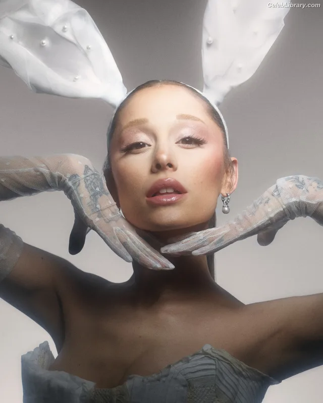 Ariana Grande photo 15 of 3118