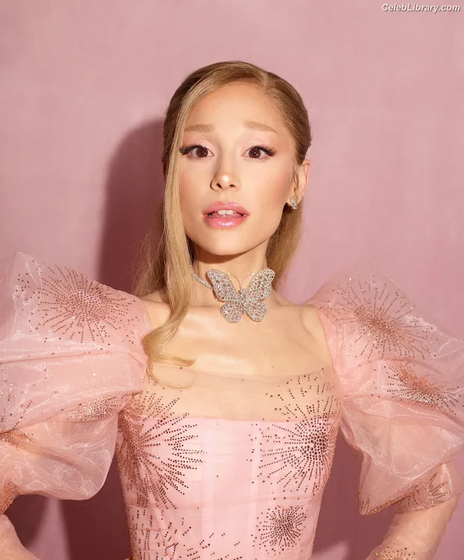 Ariana Grande photo 24 of 3118