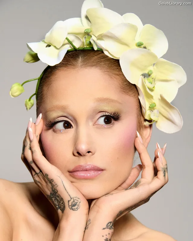 Ariana Grande photo 24 of 3118