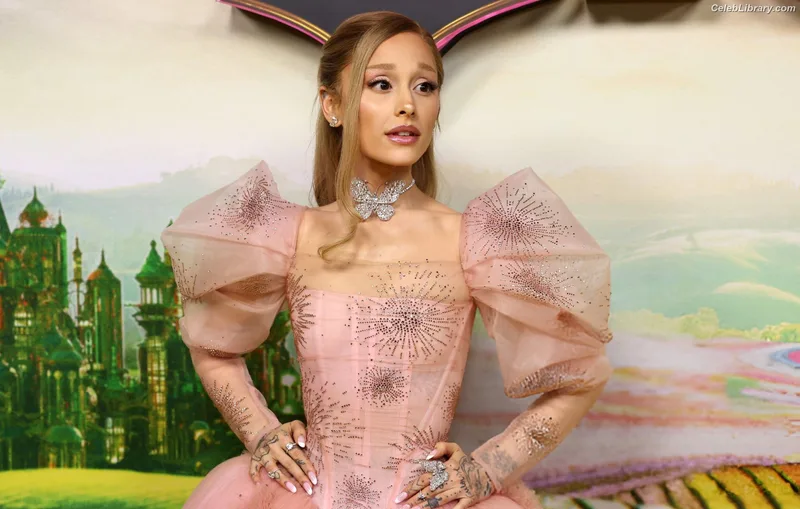 Ariana Grande photo 6 of 3118