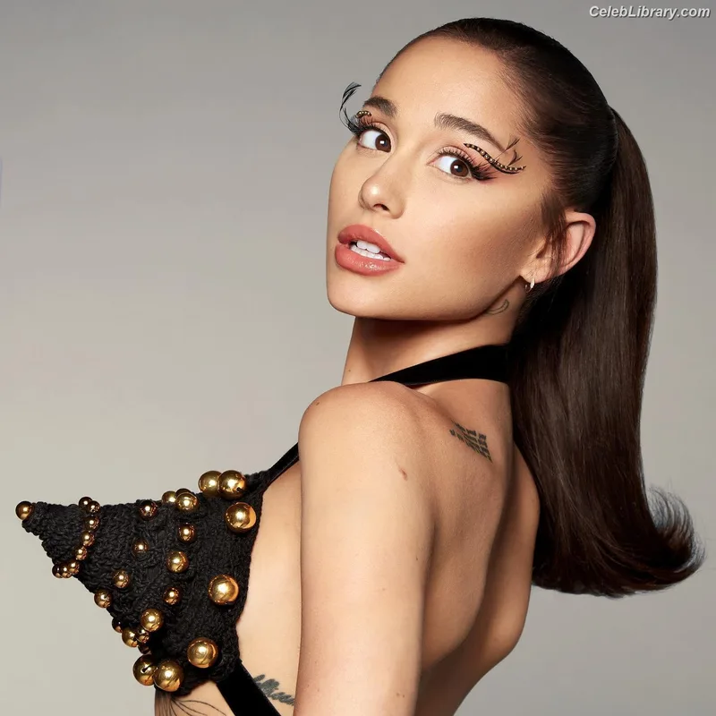 Ariana Grande photo 16 of 3118