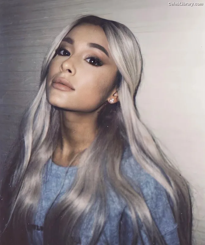 Ariana Grande photo 7 of 3118