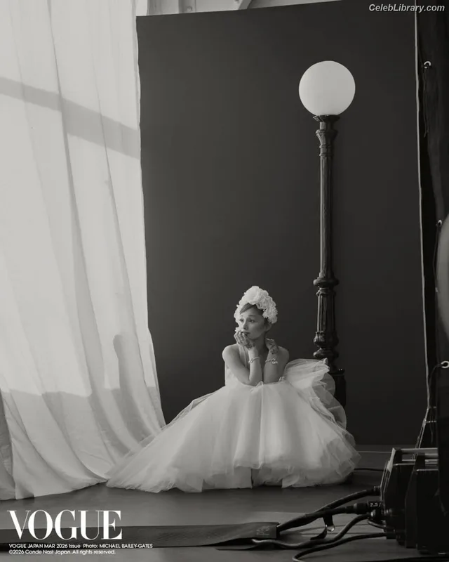 Ariana Grande photo 17 of 3118