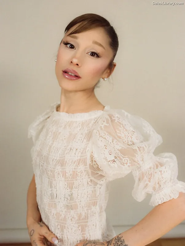 Ariana Grande photo 23 of 3118