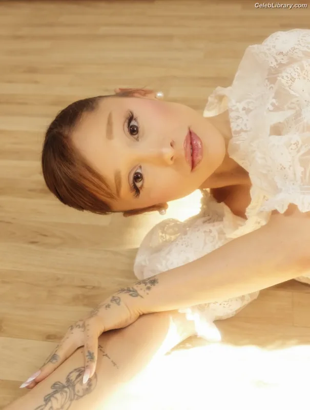 Ariana Grande photo 24 of 3118