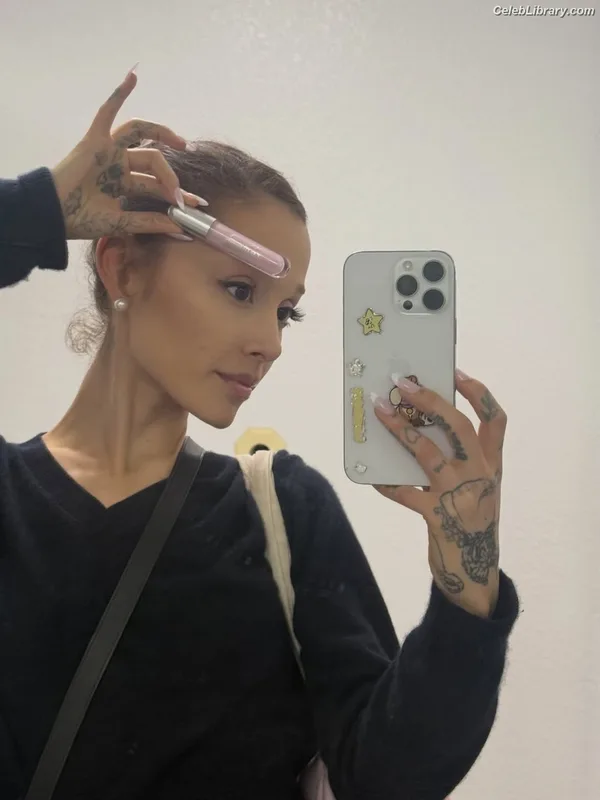 Ariana Grande photo 13 of 3118