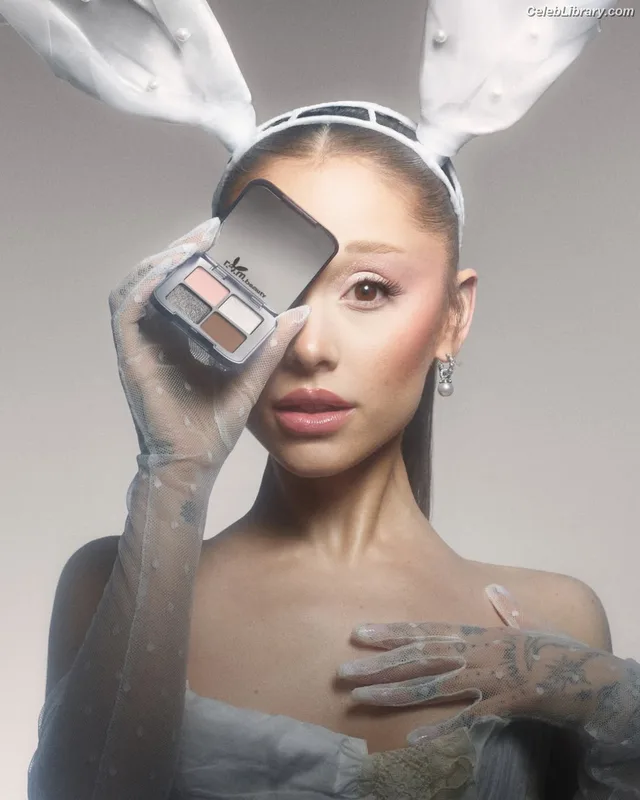 Ariana Grande photo 19 of 3118