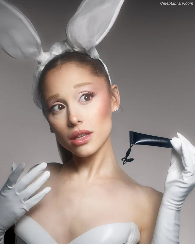 Ariana Grande photo 20 of 3118