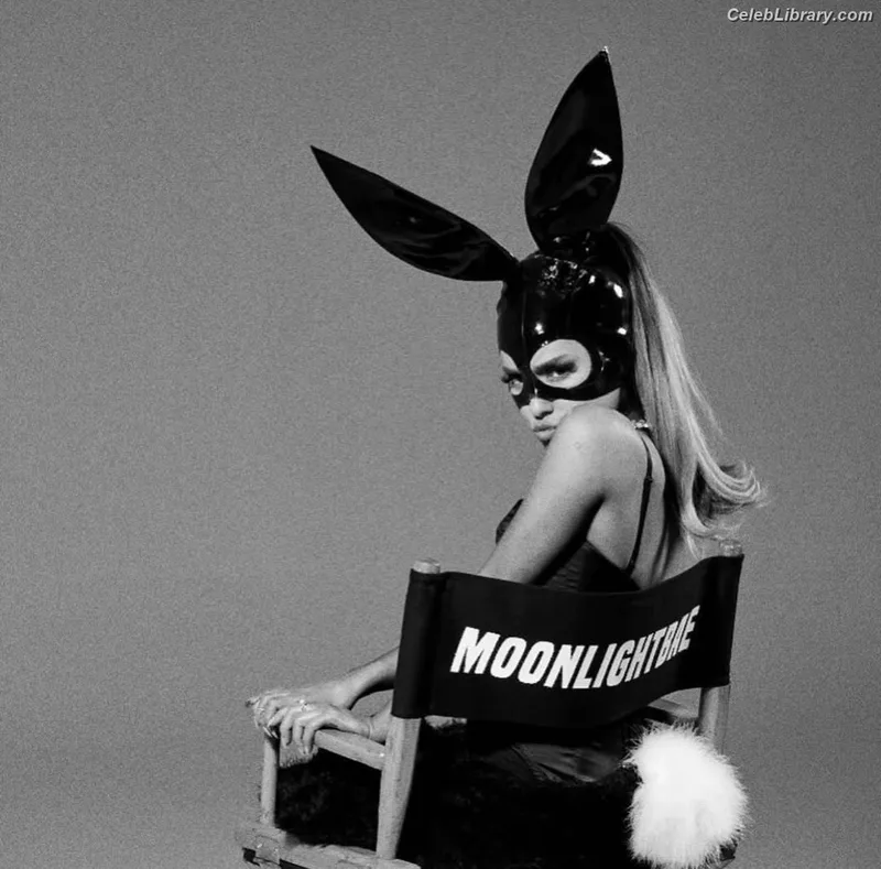 Ariana Grande photo 1 of 3118