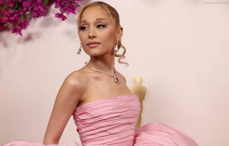 Ariana Grande photo 15 of 3118