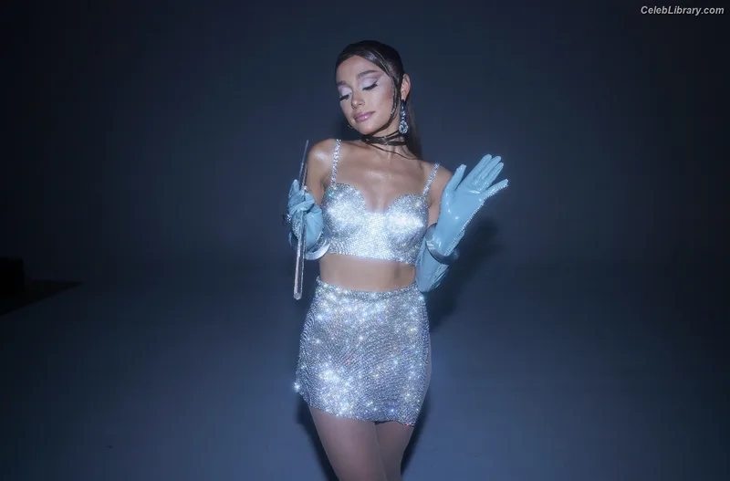 Ariana Grande photo 22 of 3118