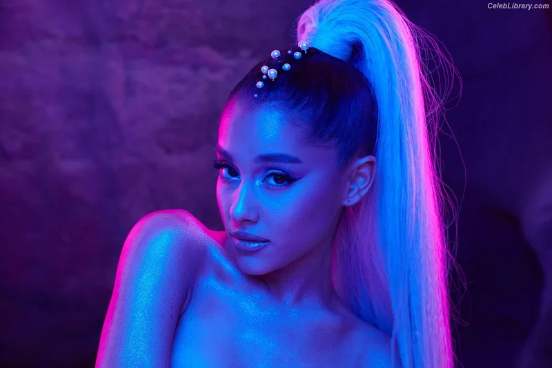 Ariana Grande photo 14 of 3118