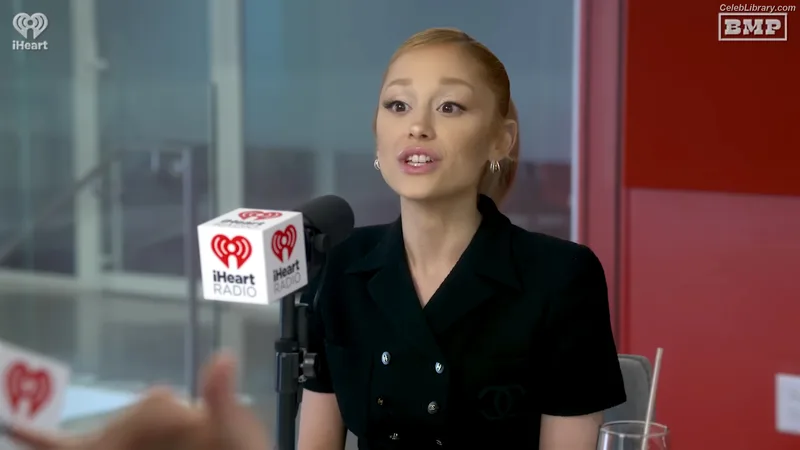 Ariana Grande photo 3 of 3118