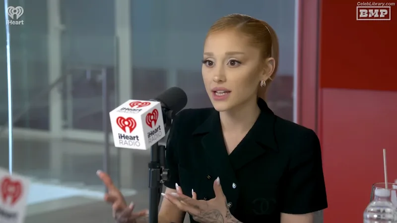 Ariana Grande photo 12 of 3118
