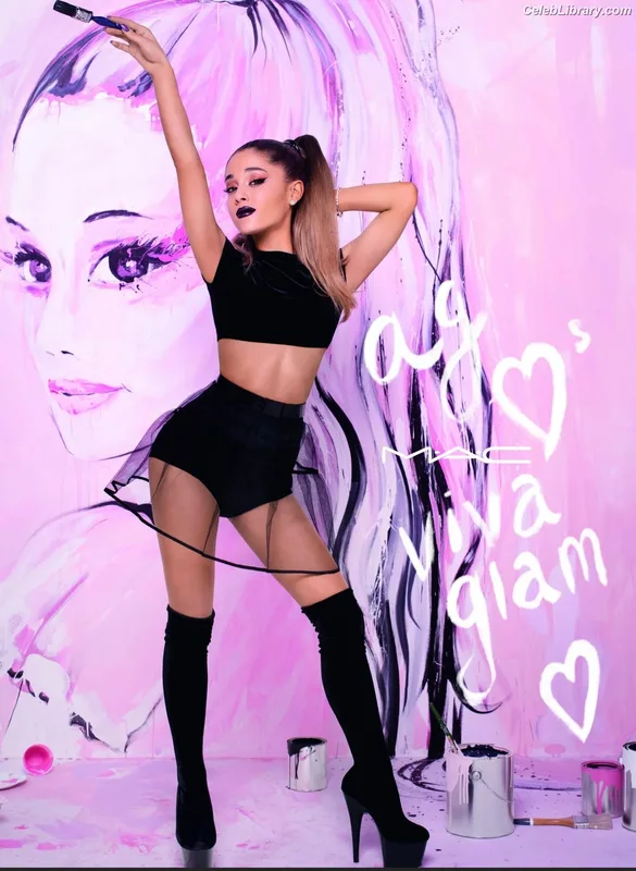 Ariana Grande photo 13 of 3118