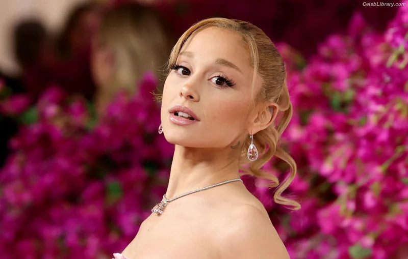 Ariana Grande photo 16 of 3118