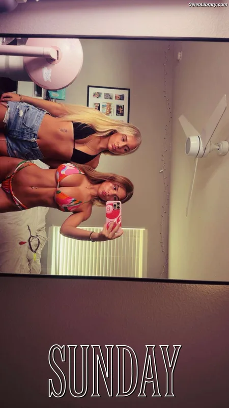 Ariana White photo 4 of 946
