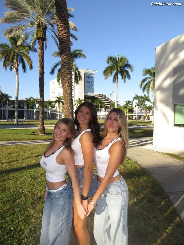 Ariana White photo 24 of 946