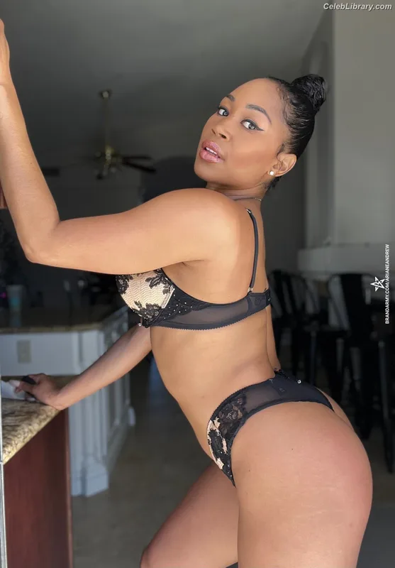 Ariane Andrew photo 21 of 128