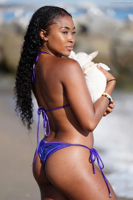 Ariane Andrew photo 5 of 128