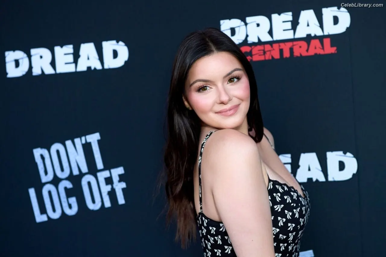 Ariel Winter photo 3 of 993